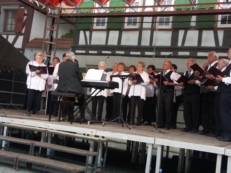 07.06.2009: Chor beim Maifest in Zwingenberg